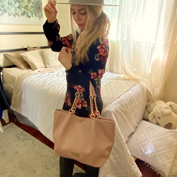 Black dress with roses 🌹 - Picture 3 of 8